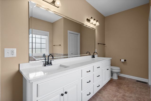 1541 Edgewater Ln, Clarksville, TN 37043