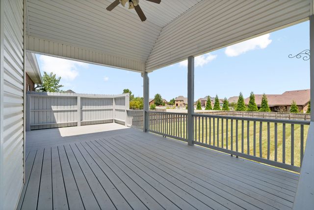 1541 Edgewater Ln, Clarksville, TN 37043