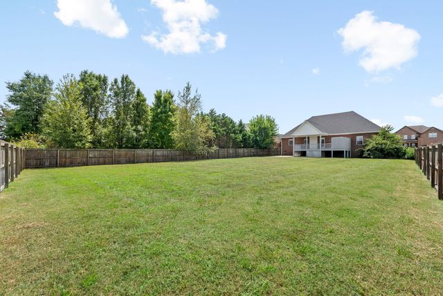 1541 Edgewater Ln, Clarksville, TN 37043