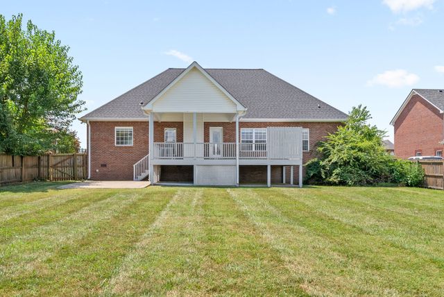 1541 Edgewater Ln, Clarksville, TN 37043