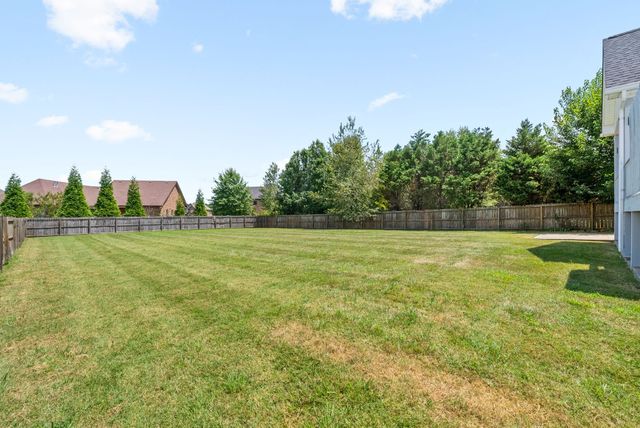 1541 Edgewater Ln, Clarksville, TN 37043