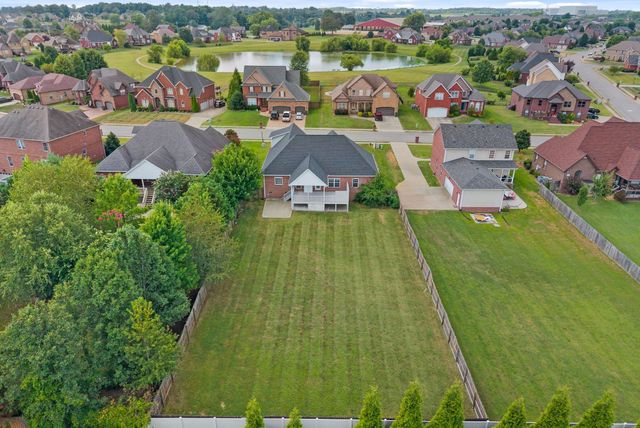 1541 Edgewater Ln, Clarksville, TN 37043