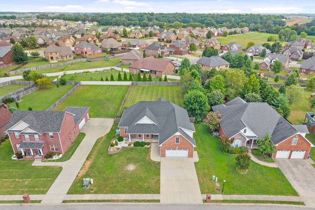 1541 Edgewater Ln, Clarksville, TN 37043