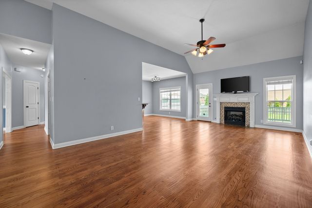 1541 Edgewater Ln, Clarksville, TN 37043