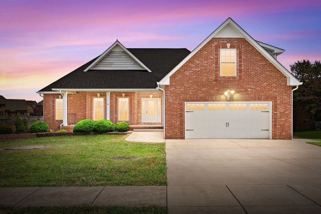 1541 Edgewater Ln, Clarksville, TN 37043