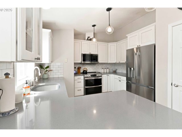 13 W PINE Ln, Longview, WA 98632