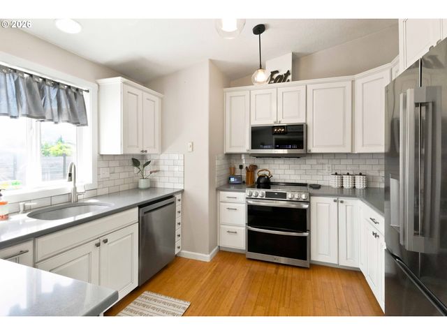 13 W PINE Ln, Longview, WA 98632