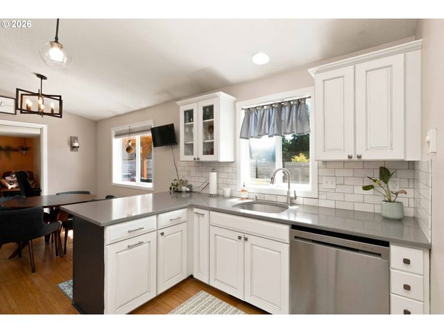 13 W PINE Ln, Longview, WA 98632