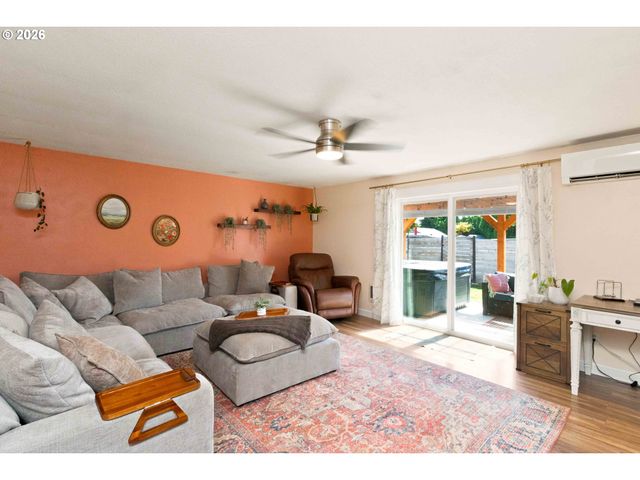 13 W PINE Ln, Longview, WA 98632