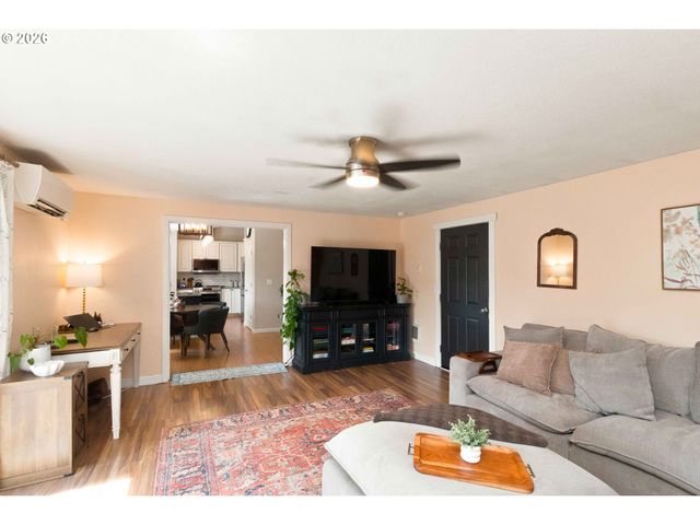 13 W PINE Ln, Longview, WA 98632