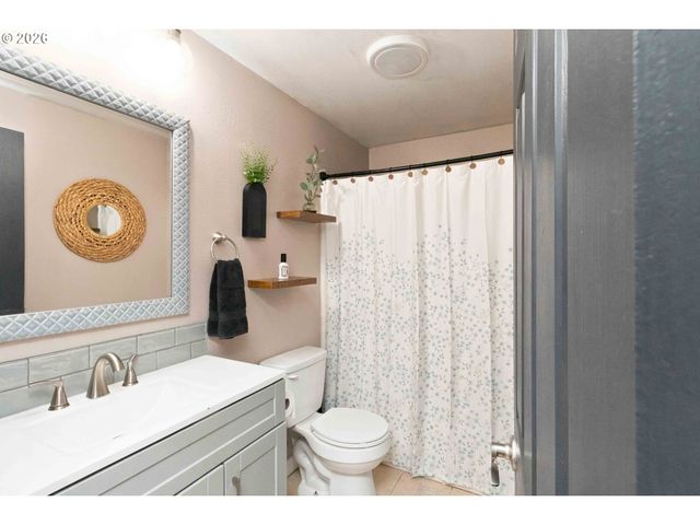 13 W PINE Ln, Longview, WA 98632
