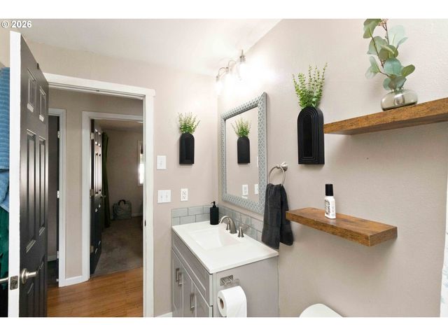 13 W PINE Ln, Longview, WA 98632