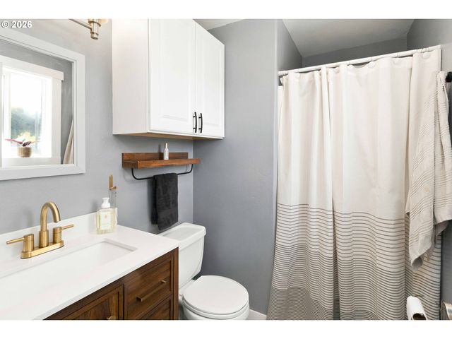 13 W PINE Ln, Longview, WA 98632