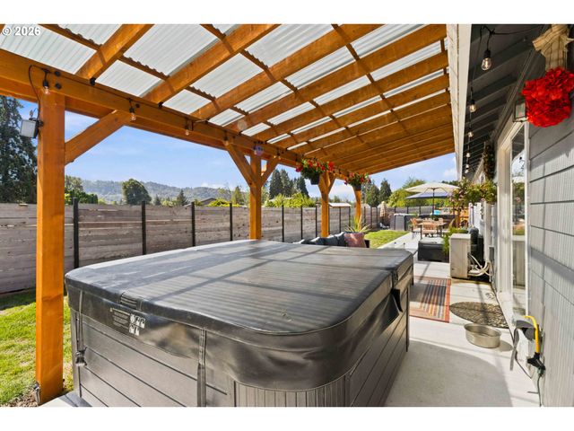 13 W PINE Ln, Longview, WA 98632