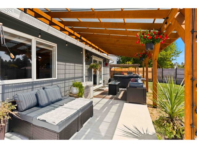 13 W PINE Ln, Longview, WA 98632