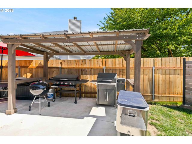 13 W PINE Ln, Longview, WA 98632