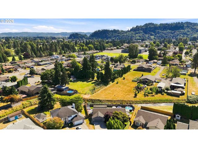 13 W PINE Ln, Longview, WA 98632