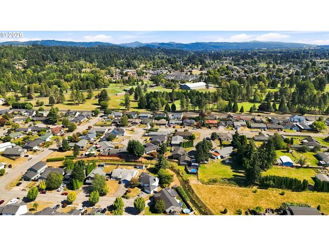 13 W PINE Ln, Longview, WA 98632