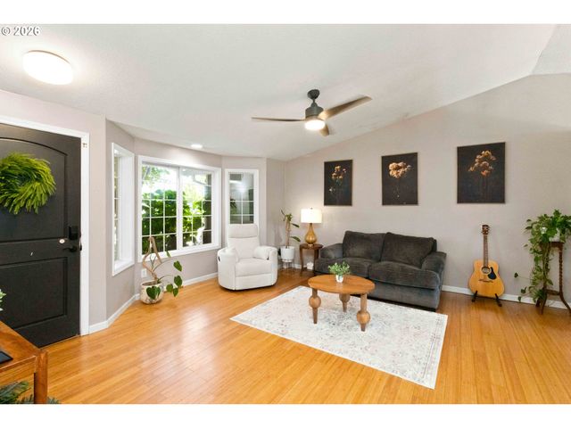 13 W PINE Ln, Longview, WA 98632