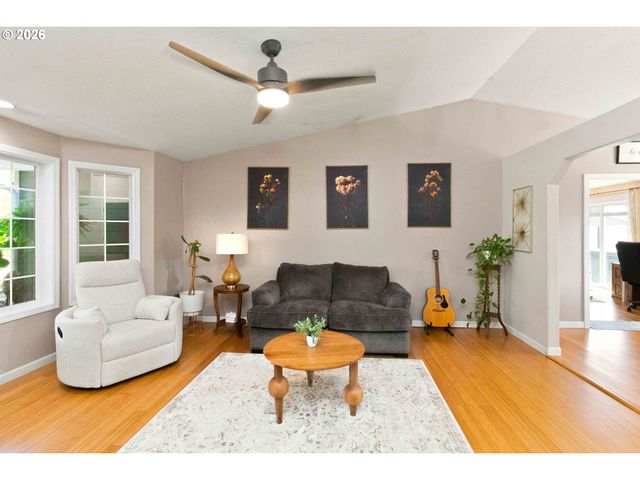 13 W PINE Ln, Longview, WA 98632