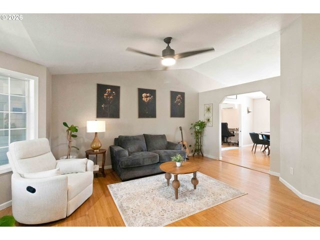 13 W PINE Ln, Longview, WA 98632
