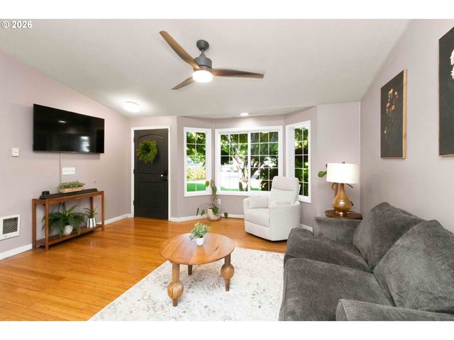 13 W PINE Ln, Longview, WA 98632