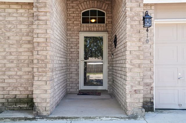 410 S Water LN, New Braunfels, TX 78130