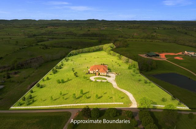 406 Halcomb Lane, Paint Lick, KY 40461