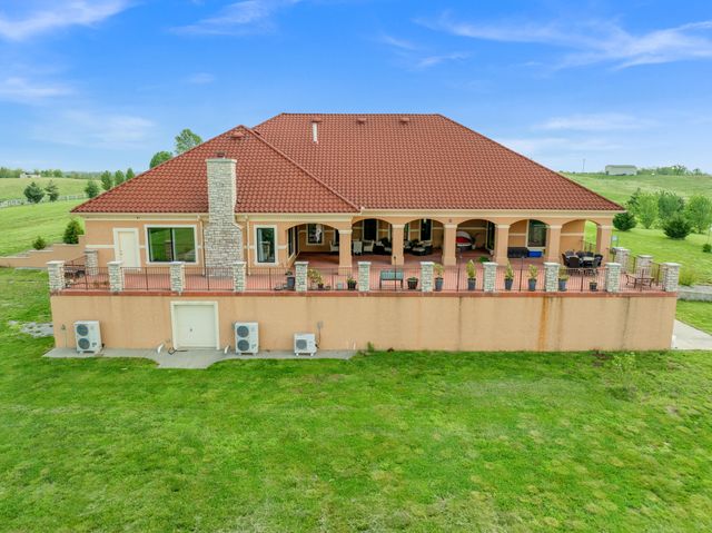 406 Halcomb Lane, Paint Lick, KY 40461