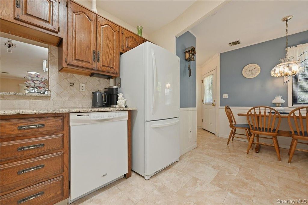 90 Knolls Drive, Stony Brook, NY 11790 — photo 4
