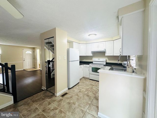 8204 WELLINGTON PL, Jessup, MD 20794
