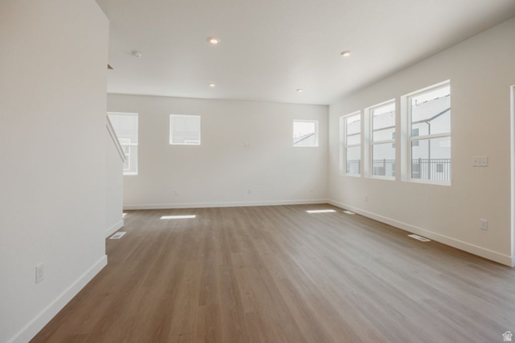 Image 4 of property listing at 3633 N EAGLE DR #312, Eagle Mountain, UT 84005