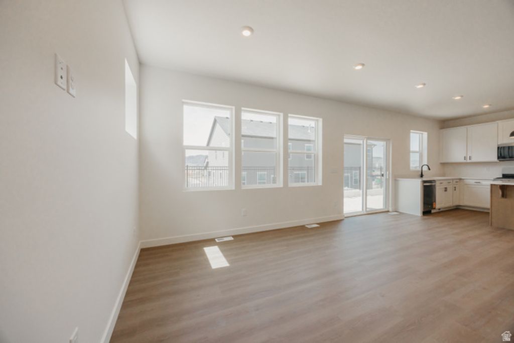 Image 5 of property listing at 3633 N EAGLE DR #312, Eagle Mountain, UT 84005