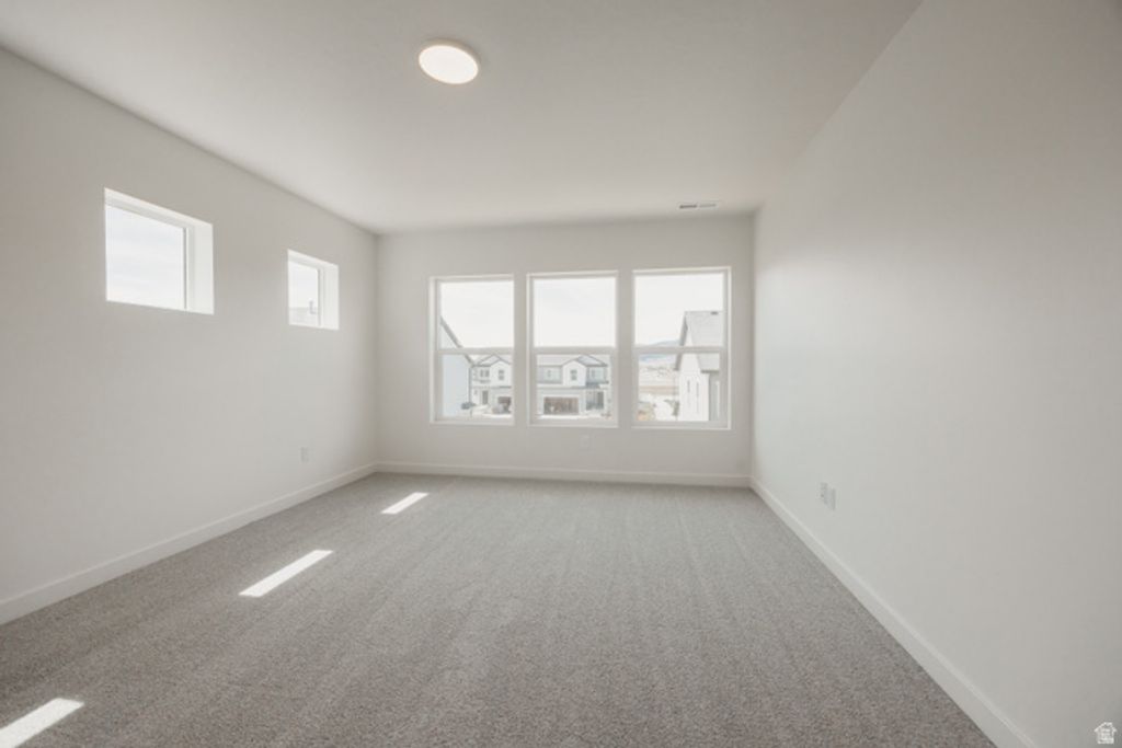 Image 8 of property listing at 3633 N EAGLE DR #312, Eagle Mountain, UT 84005