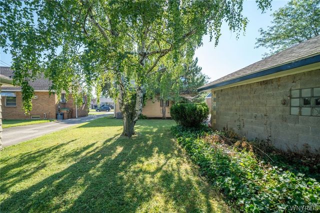 282 North Willowlawn Parkway, Cheektowaga, NY 14206
