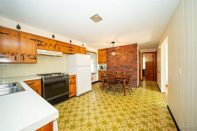 282 North Willowlawn Parkway, Cheektowaga, NY 14206