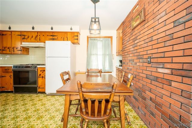 282 North Willowlawn Parkway, Cheektowaga, NY 14206