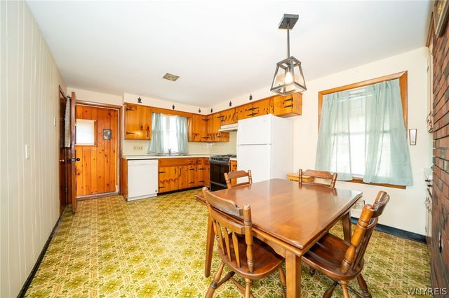 282 North Willowlawn Parkway, Cheektowaga, NY 14206