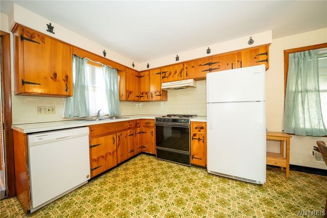 282 North Willowlawn Parkway, Cheektowaga, NY 14206
