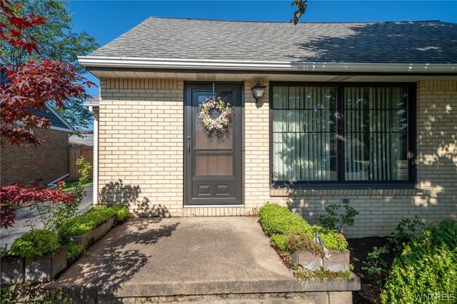 282 North Willowlawn Parkway, Cheektowaga, NY 14206