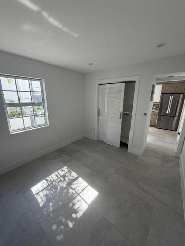 3814 S Olive Avenue, West Palm Beach, FL 33405