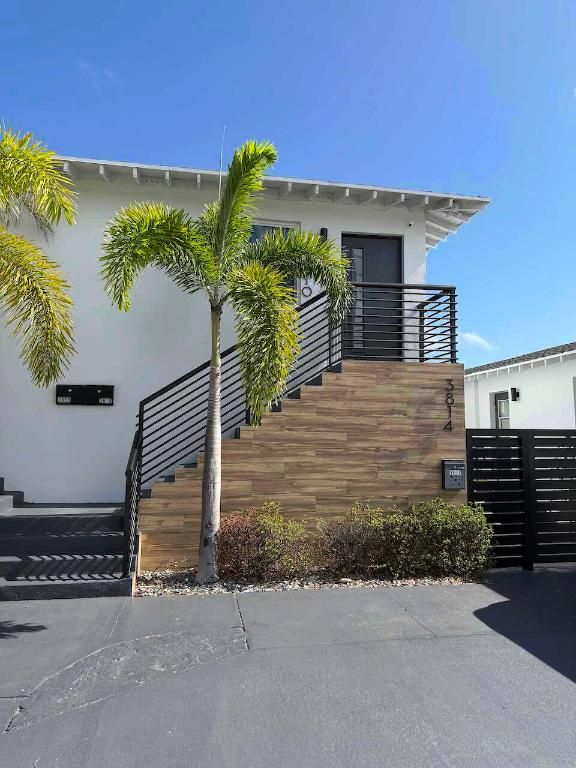 3814 S Olive Avenue, West Palm Beach, FL 33405