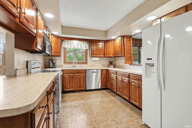 1629 Ladbrooke Lane, South Bend, IN 46614