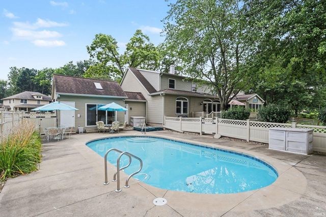 1629 Ladbrooke Lane, South Bend, IN 46614