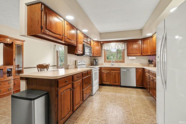1629 Ladbrooke Lane, South Bend, IN 46614