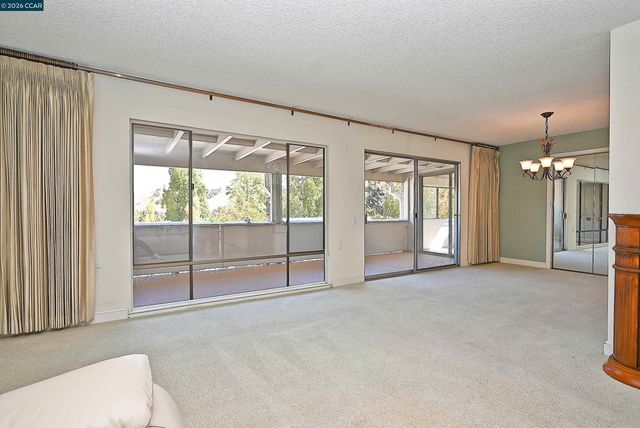 1361 Singingwood Ct 7, Walnut Creek, CA 94595