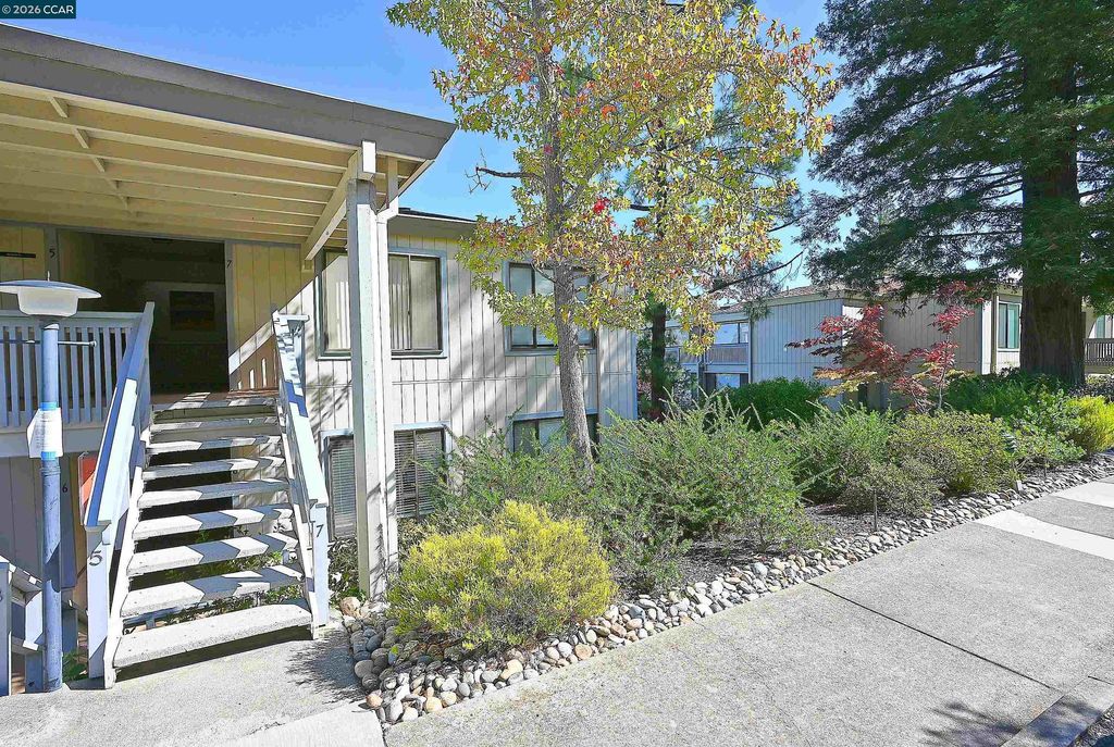 1361 Singingwood Ct 7, Walnut Creek, CA 94595