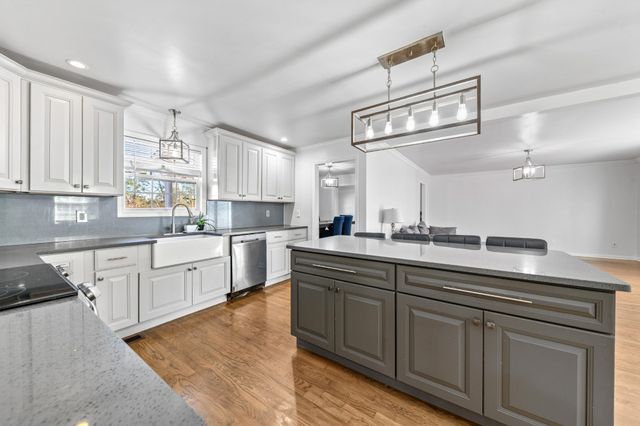 2200 Crescentview Rd, Pulaski, TN 38478