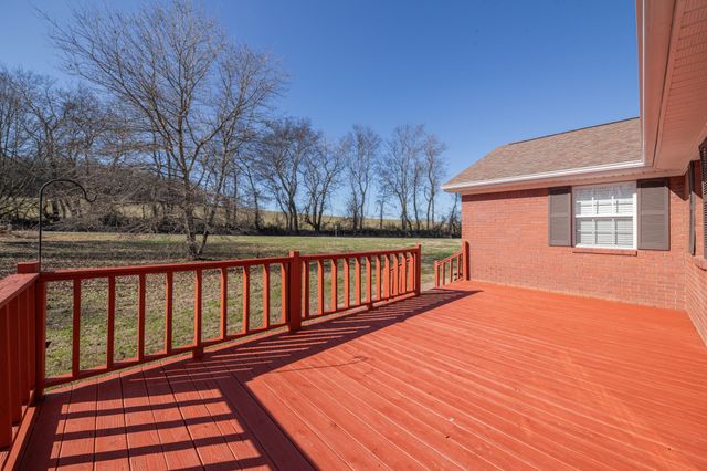 2200 Crescentview Rd, Pulaski, TN 38478