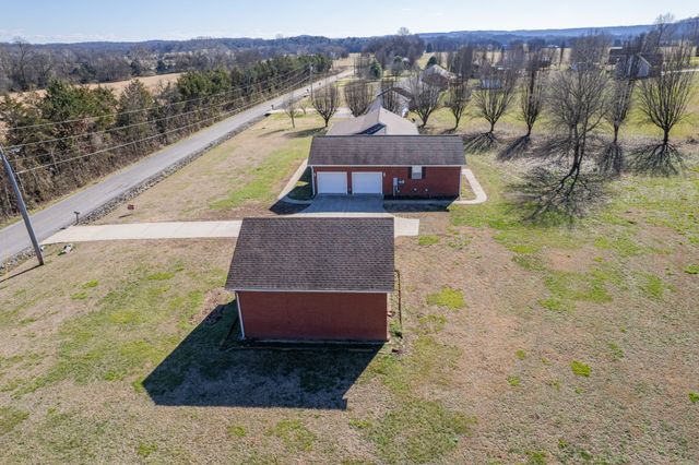 2200 Crescentview Rd, Pulaski, TN 38478